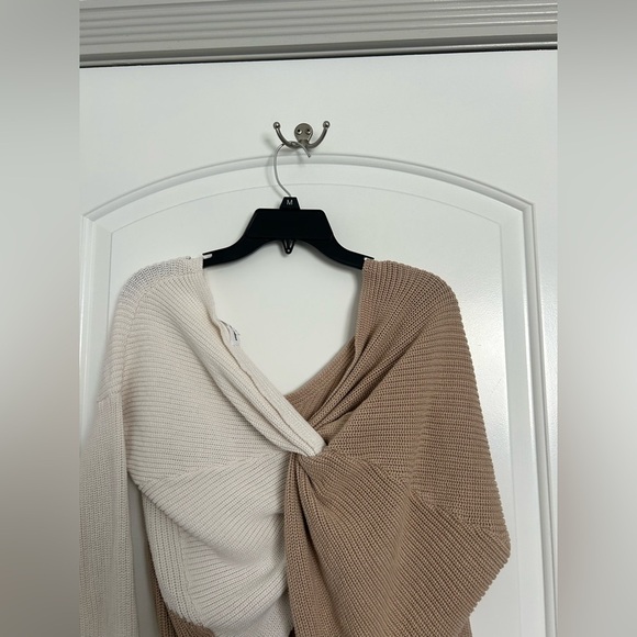 Superdown Womens Trish Knot Sweater in Beige & White size small Knit Cozy - Picture 8 of 11